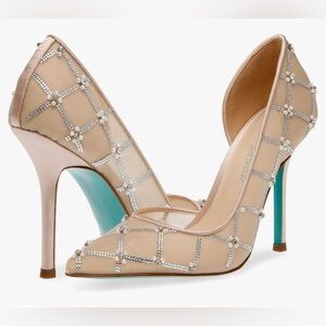 BRAND NEW Betsy Johnson Women’s Cruze Pump